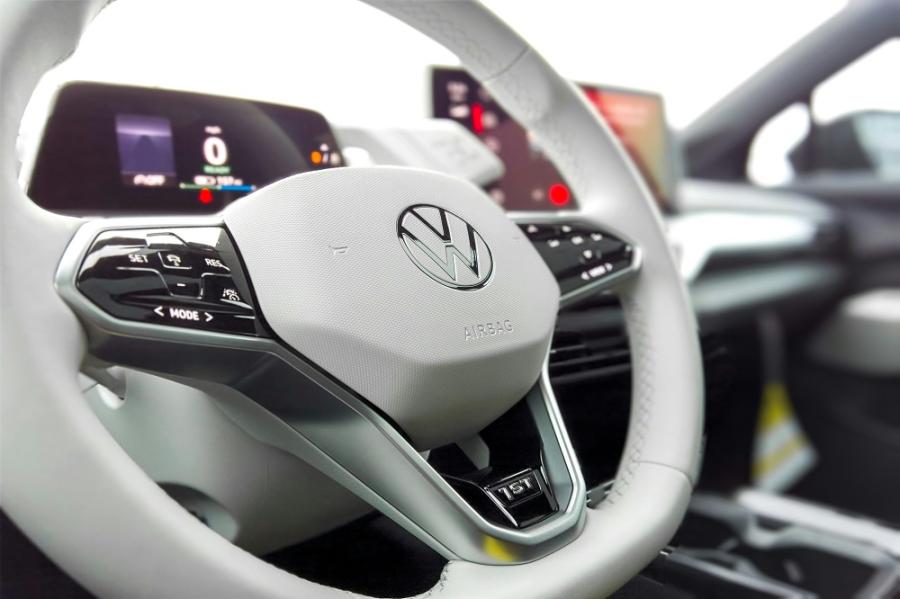 Premiestijging verschilt per automerk, Volkswagen is de grootste stijger. 